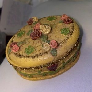 Floral jewelry box